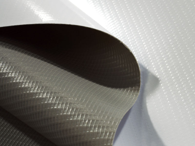 Bannière flexible blanche à surface grise en PVC de 440 g/m2 Bannière flexible blanche à surface grise en PVC de 440 g/m2